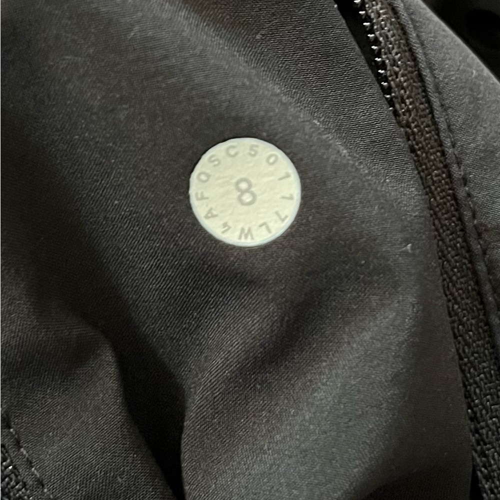 Lululemon On The Fly Hooded Jacket Women’s Size 8 - Picture 9 of 11
